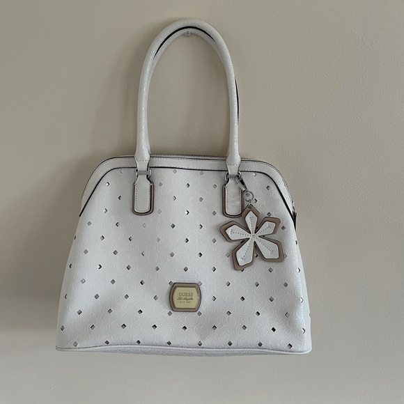 GUESS Rare White Tote Bag NWOT - Picture 7 of 15